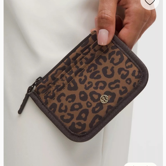 Rare! Lululemon True Identity Leopard Print Card Case - Picture 2 of 5